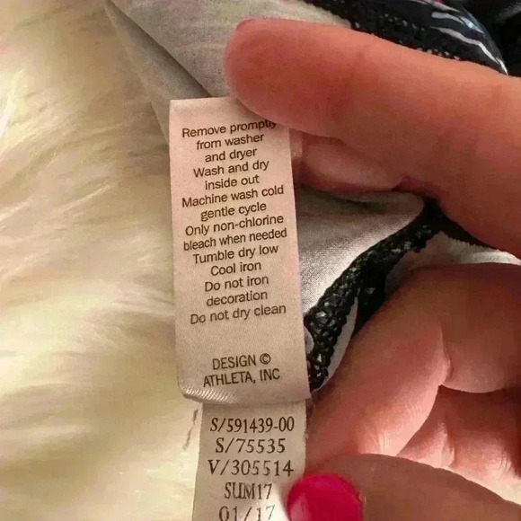 Athleta Ready Set Go striped size XS shorts with two side pockets navy blue pink - Picture 8 of 8